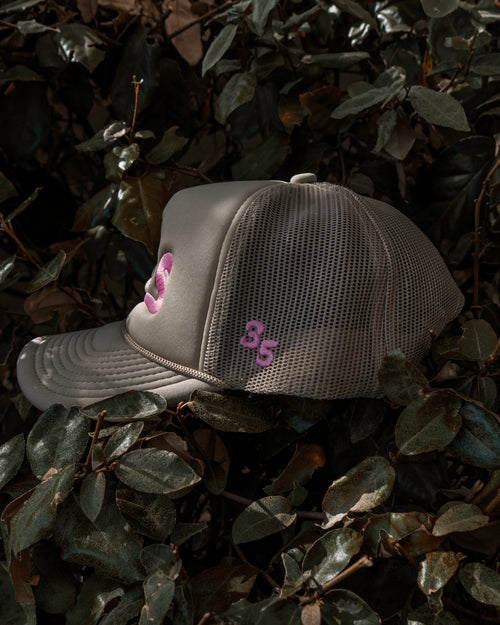 Beige/Pink Ochos Trucker